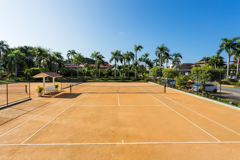 Bahia Principe Escape Runaway Bay - Hyatt Inclusive Collection - Adults Only- Renovated 2026 — Sports & recreation in Runaway Bay