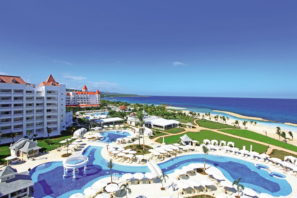 Bahia Principe Escape Runaway Bay - Hyatt Inclusive Collection - Adults Only- Renovated 2026 — Swimming pool in Runaway Bay