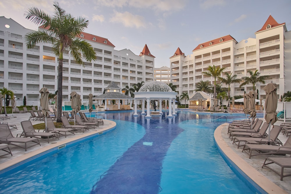 Bahia Principe Escape Runaway Bay - Hyatt Inclusive Collection - Adults Only- Renovated 2026 — Swimming pool in Runaway Bay