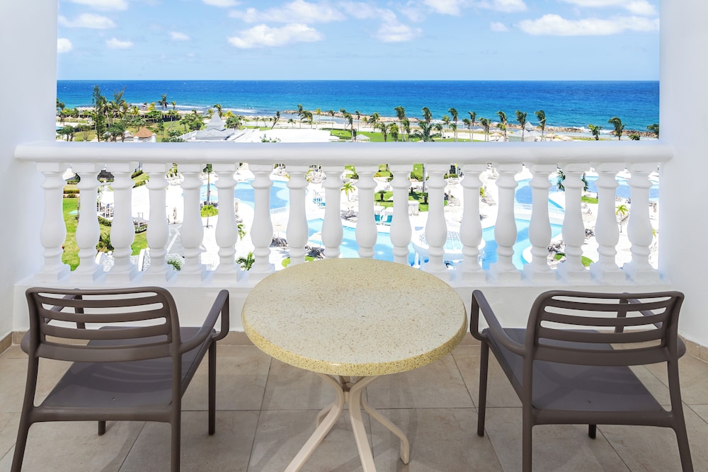 Bahia Principe Escape Runaway Bay - Hyatt Inclusive Collection - Adults Only- Renovated 2026 — Swimming pool in Runaway Bay