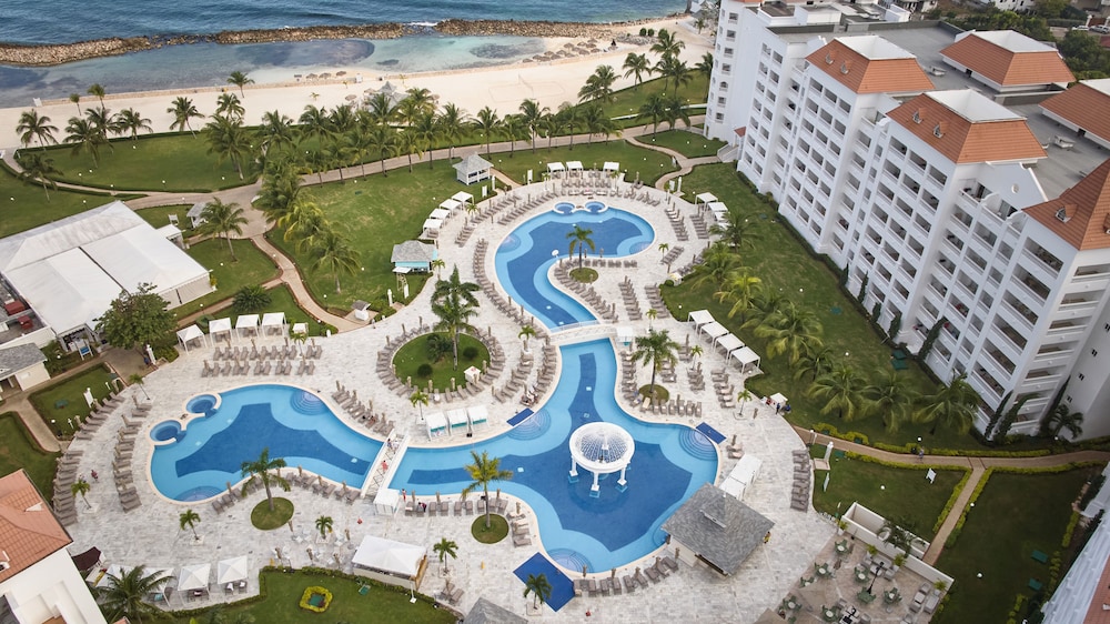 Bahia Principe Escape Runaway Bay - Hyatt Inclusive Collection - Adults Only- Renovated 2026 — Swimming pool in Runaway Bay