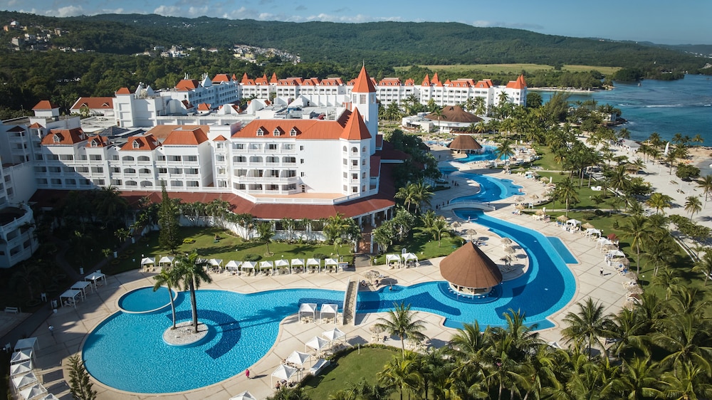 Bahia Principe Escape Runaway Bay - Hyatt Inclusive Collection - Adults Only- Renovated 2026 — Swimming pool in Runaway Bay