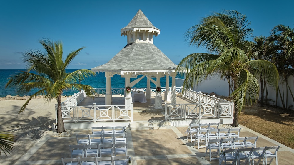 Bahia Principe Escape Runaway Bay - Hyatt Inclusive Collection - Adults Only- Renovated 2026 — Beach in Runaway Bay