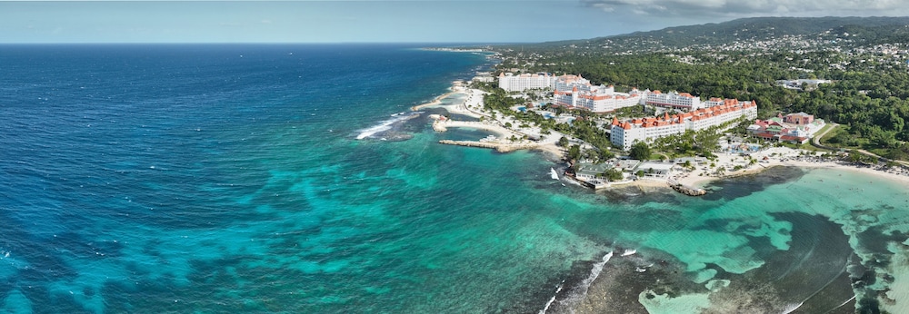 Bahia Principe Escape Runaway Bay - Hyatt Inclusive Collection - Adults Only- Renovated 2026 — Beach in Runaway Bay
