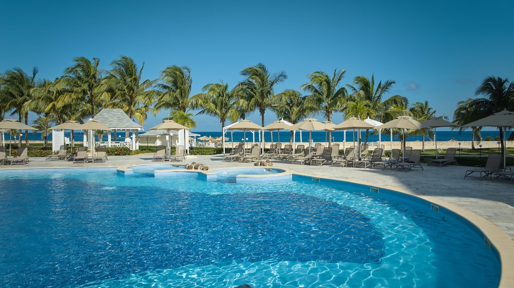 Bahia Principe Escape Runaway Bay - Hyatt Inclusive Collection - Adults Only- Renovated 2026 — Swimming pool in Runaway Bay