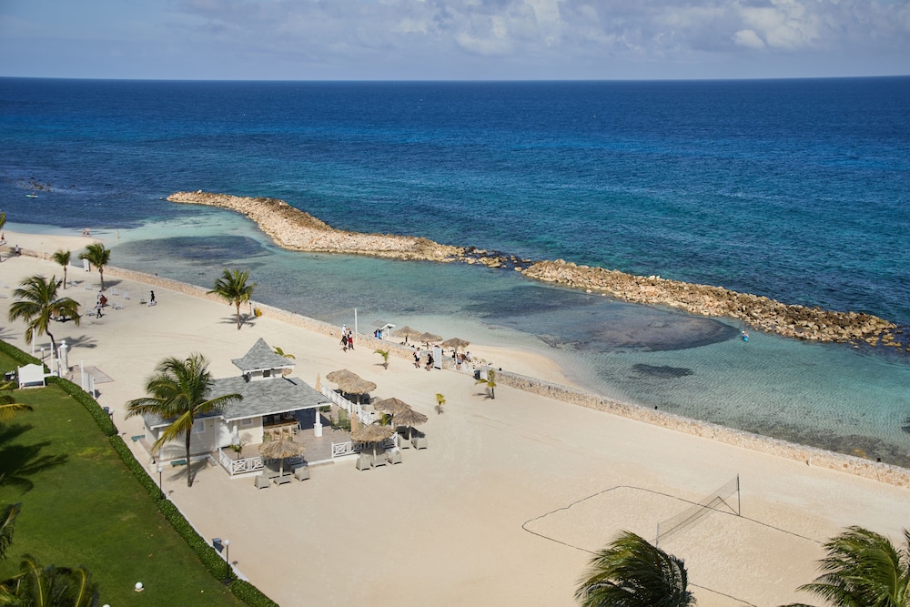 Bahia Principe Escape Runaway Bay - Hyatt Inclusive Collection - Adults Only- Renovated 2026 — Beach in Runaway Bay