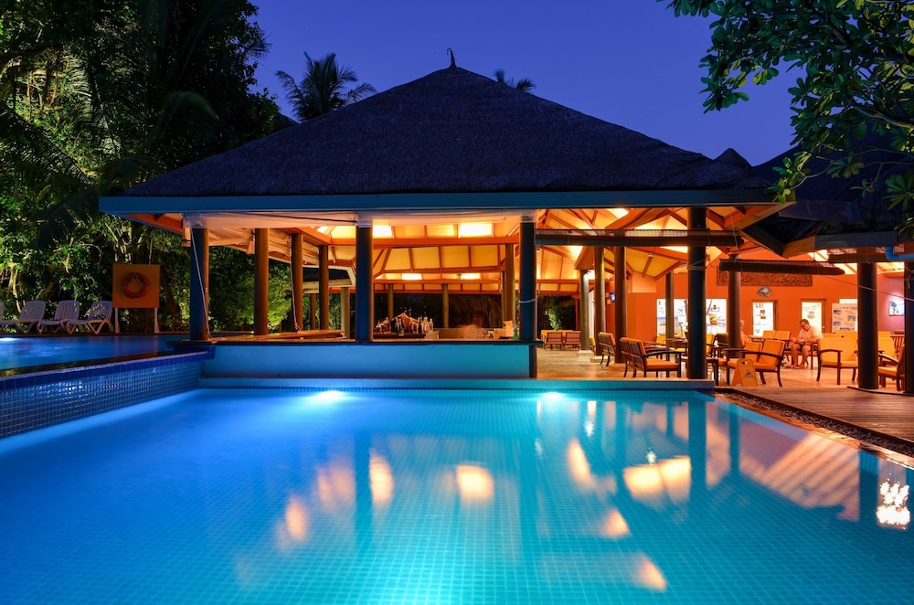 Adaaran Select Hudhuranfushi — Swimming pool in Kaafu Atoll, Kaafu