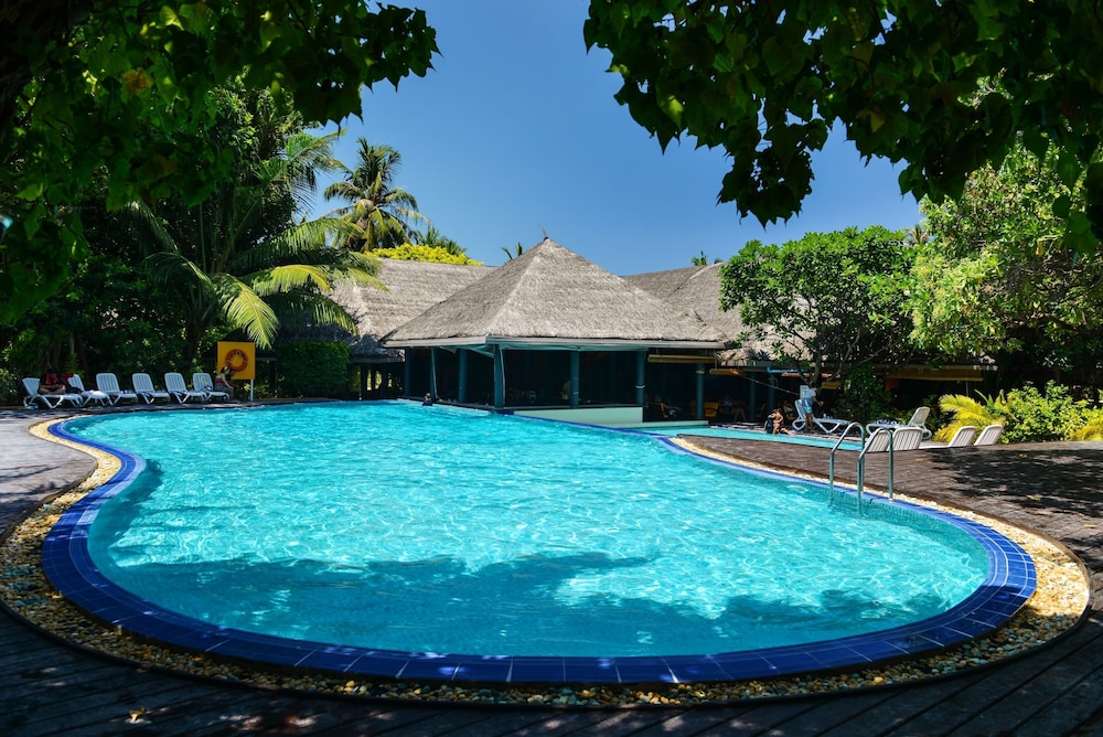 Adaaran Select Hudhuranfushi — Swimming pool in Kaafu Atoll, Kaafu