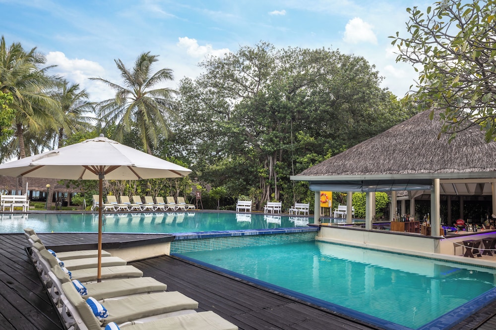 Adaaran Select Hudhuranfushi — Swimming pool in Kaafu Atoll, Kaafu