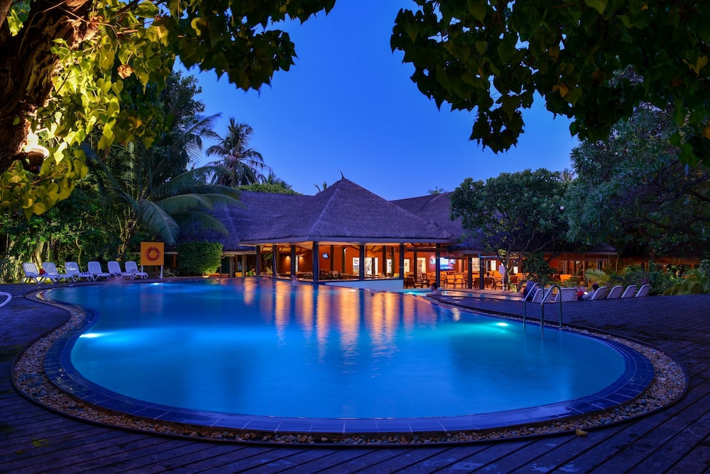 Adaaran Select Hudhuranfushi — Swimming pool in Kaafu Atoll, Kaafu