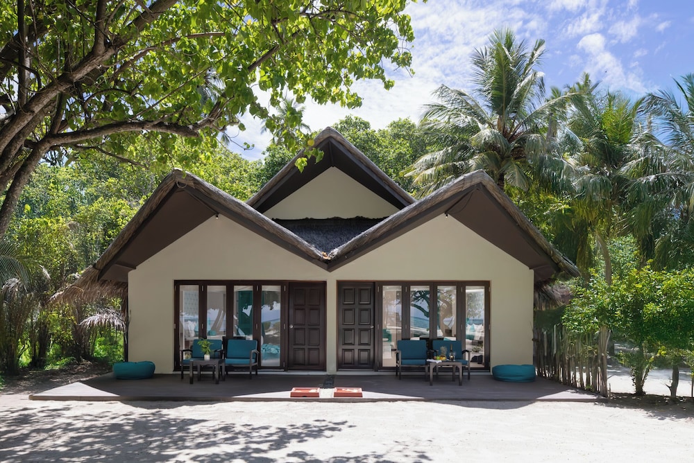 Adaaran Select Hudhuranfushi — Hotel building in Kaafu Atoll, Kaafu