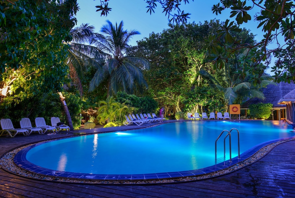 Adaaran Select Hudhuranfushi — Swimming pool in Kaafu Atoll, Kaafu