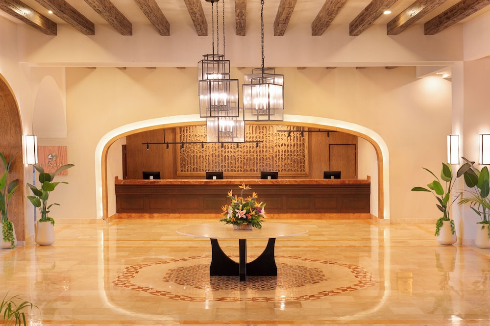 GR Solaris Cancun & Spa - All Inclusive — Hotel building in Cancun, Quintana Roo
