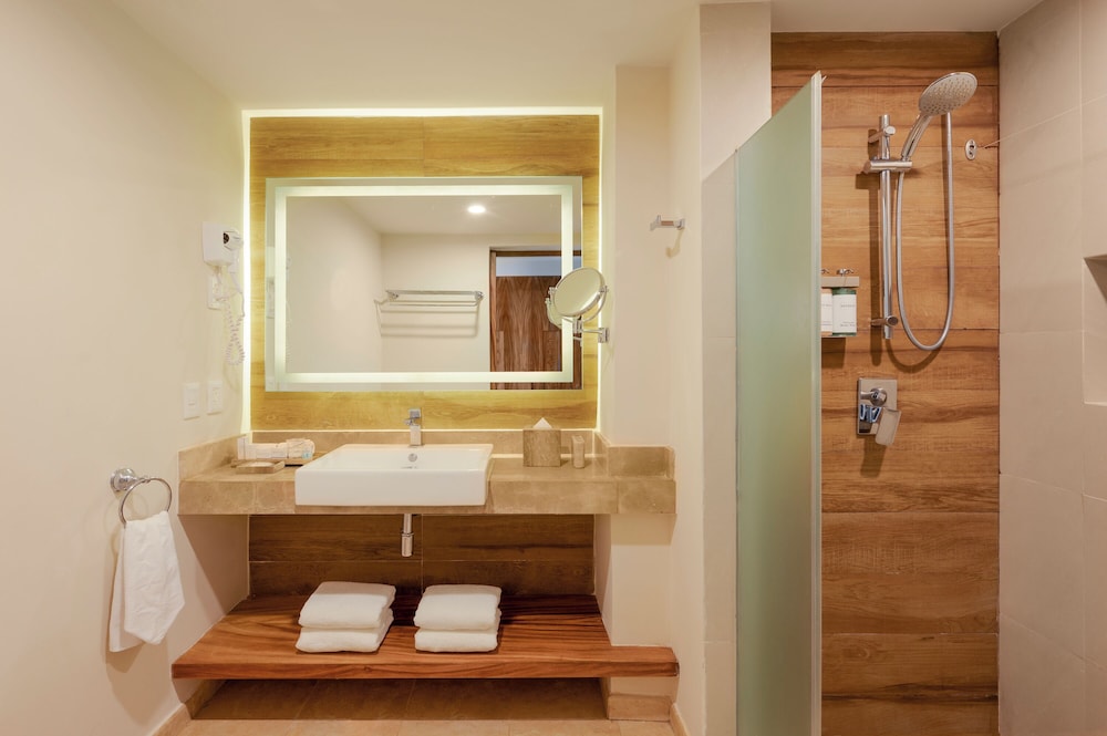 GR Solaris Cancun & Spa - All Inclusive — Hotel rooms in Cancun, Quintana Roo