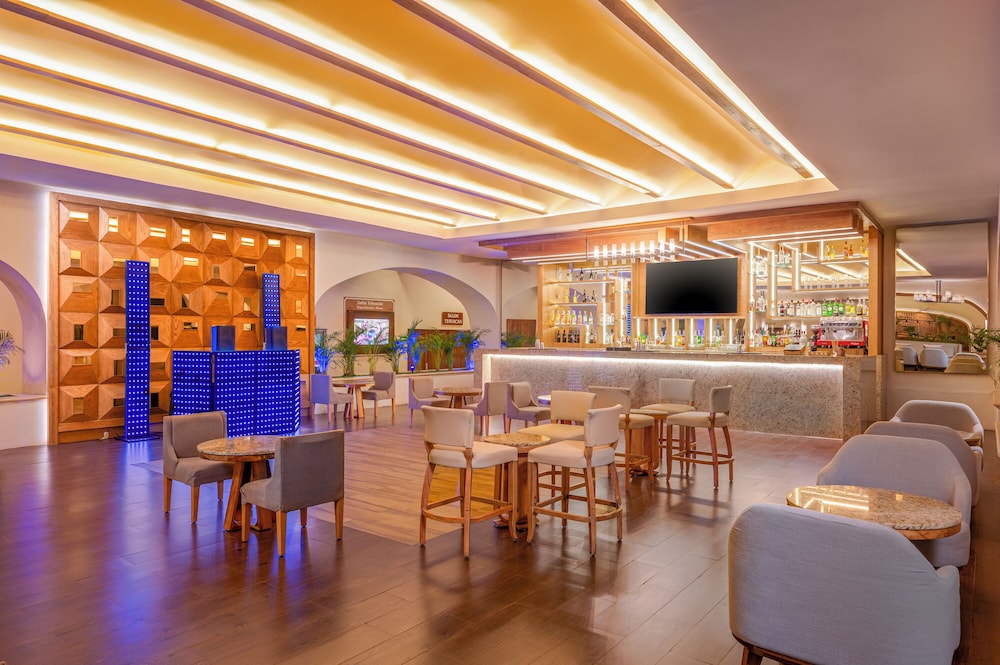 GR Solaris Cancun & Spa - All Inclusive — Restaurant & bars in Cancun, Quintana Roo