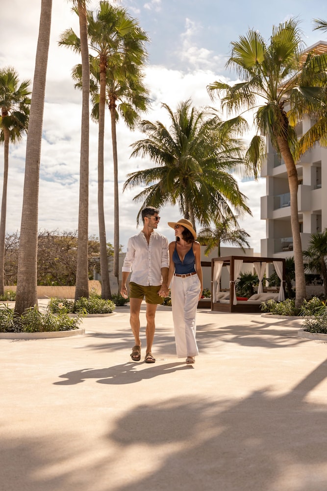 Secrets Playa Mujeres Golf & Spa Resort - Adults Only - All Inclusive — Hotel building in Playa Mujeres, Quintana Roo