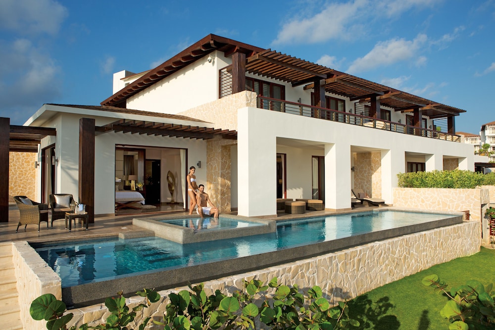 Secrets Playa Mujeres Golf & Spa Resort - Adults Only - All Inclusive — Hotel building in Playa Mujeres, Quintana Roo