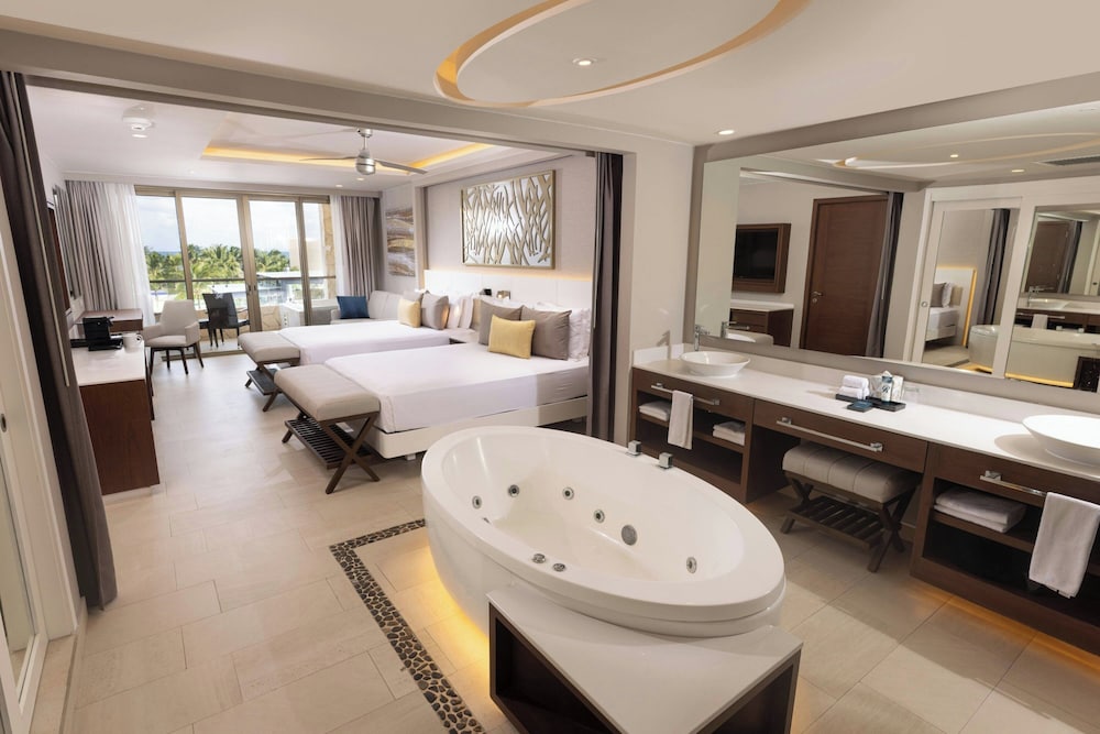 Royalton Riviera Cancun, An Autograph Collection All-Inclusive Resort & Casino - Newly Renovated — Rooms in Puerto Morelos, Quintana Roo