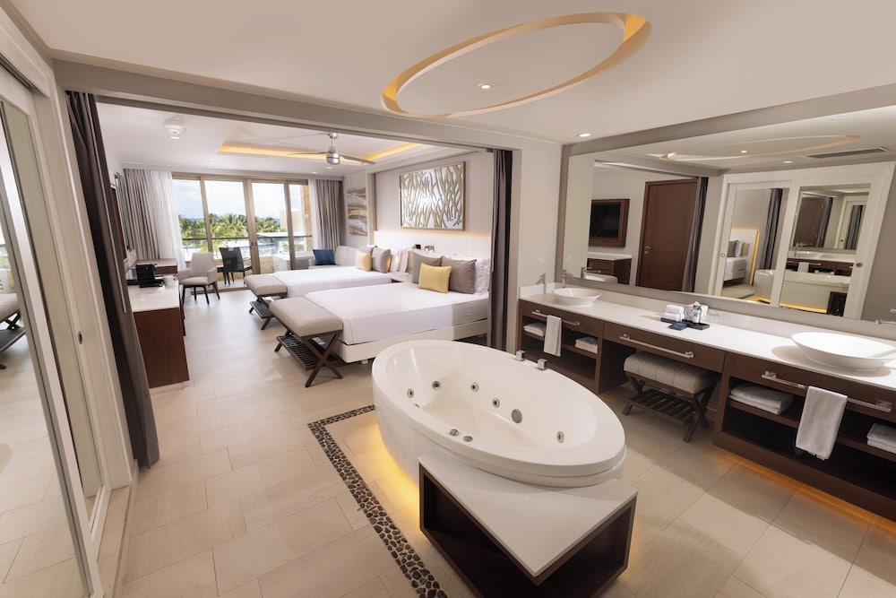 Royalton Riviera Cancun, An Autograph Collection All-Inclusive Resort & Casino - Newly Renovated — Rooms in Puerto Morelos, Quintana Roo