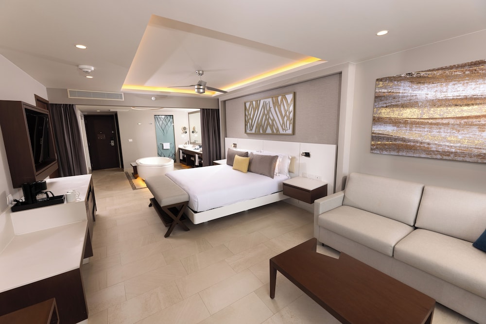 Royalton Riviera Cancun, An Autograph Collection All-Inclusive Resort & Casino - Newly Renovated — Rooms in Puerto Morelos, Quintana Roo