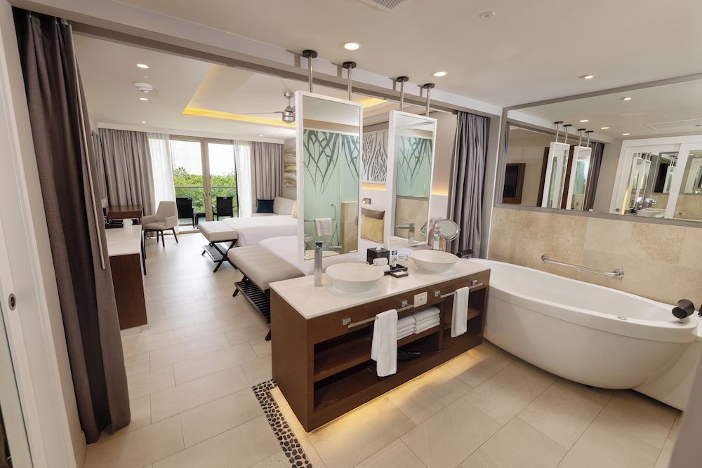 Royalton Riviera Cancun, An Autograph Collection All-Inclusive Resort & Casino - Newly Renovated — Rooms in Puerto Morelos, Quintana Roo
