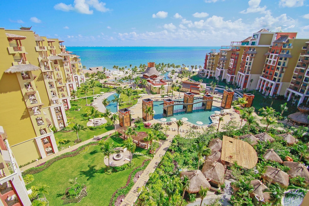 Villa del Palmar Cancun All Inclusive Beach Resort & Spa — Hotel building in Playa Mujeres, Quintana Roo