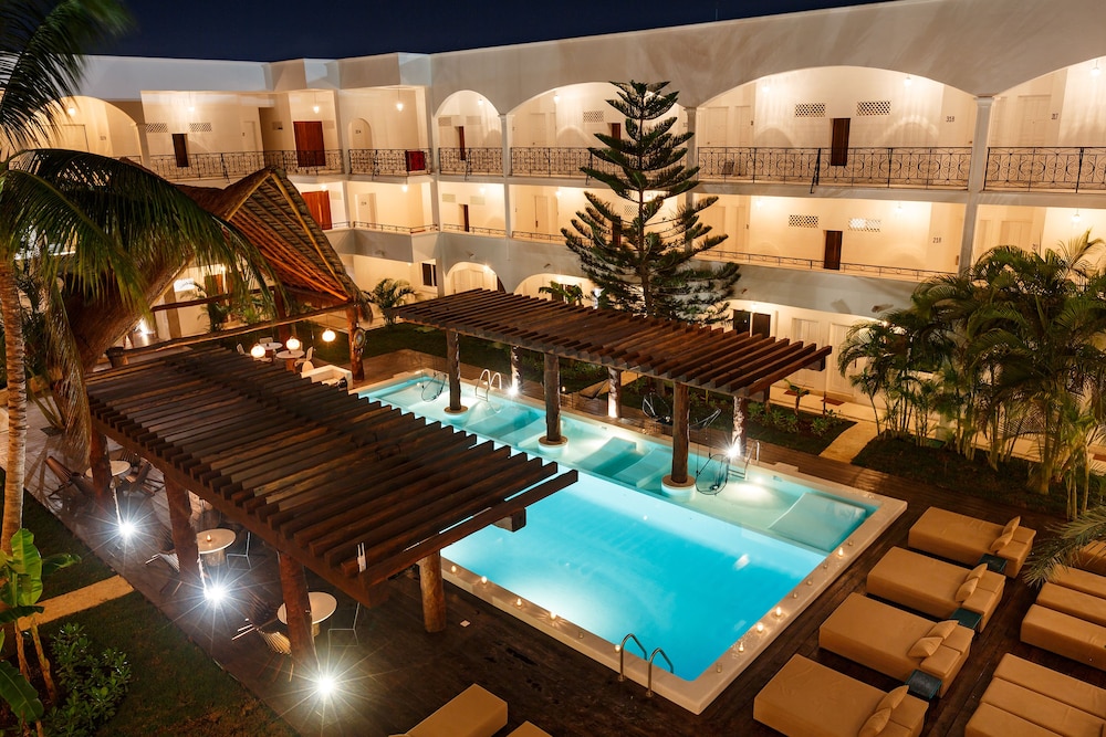 HM Playa del Carmen — Hotel building in Playa del Carmen, Quintana Roo