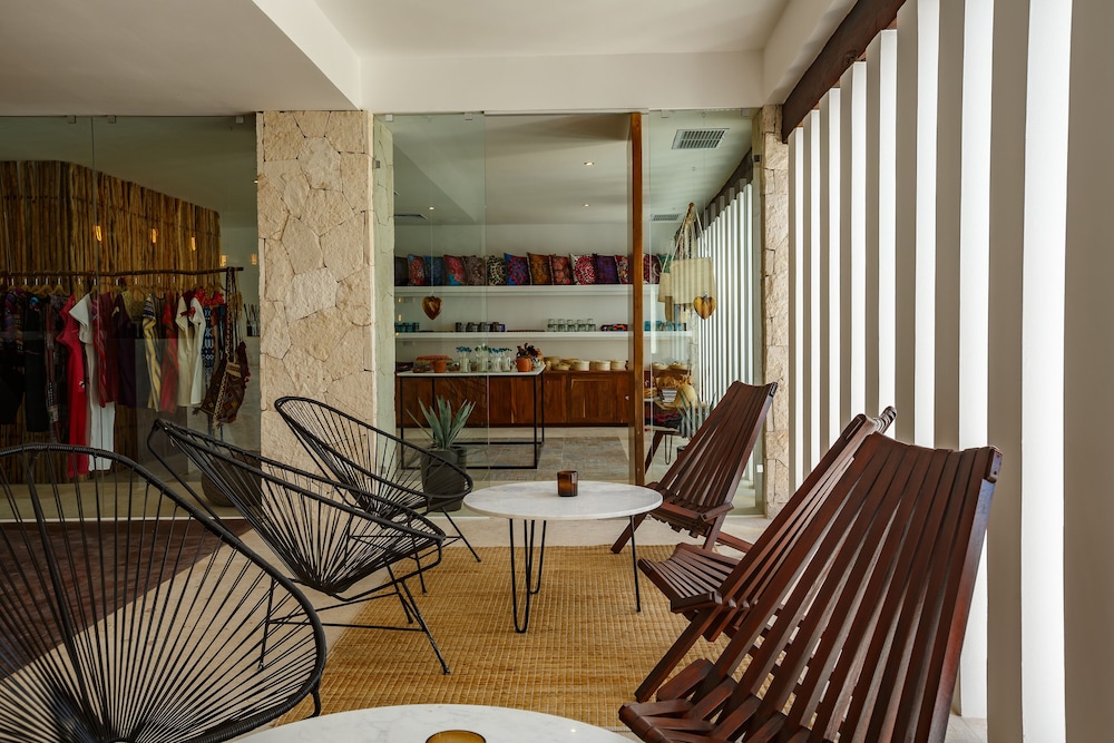 HM Playa del Carmen — Restaurant & bars in Playa del Carmen, Quintana Roo