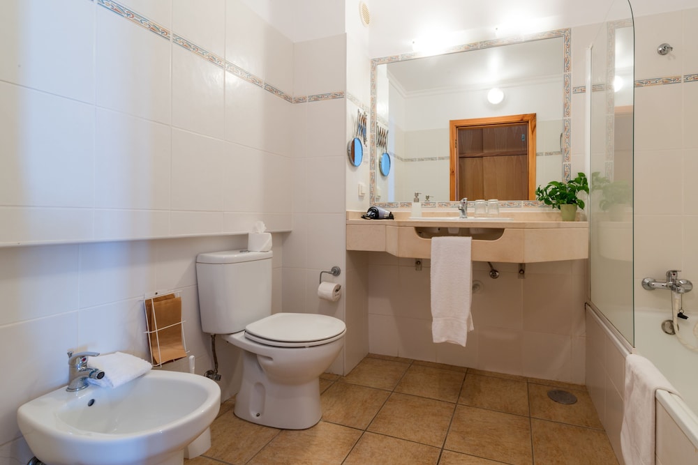 Hotel Quinta Alegre — Hotel rooms in Estreito da Calheta, Madeira