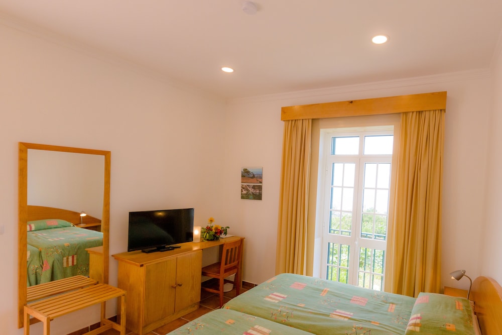 Hotel Quinta Alegre — Hotel rooms in Estreito da Calheta, Madeira