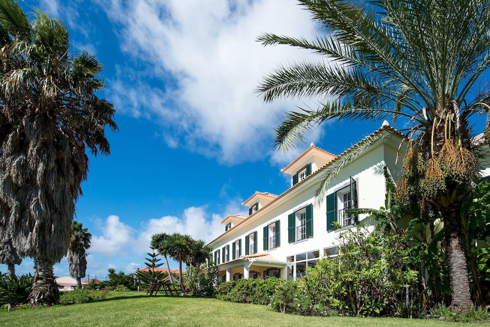 Hotel Quinta Alegre — Hotel building in Estreito da Calheta, Madeira