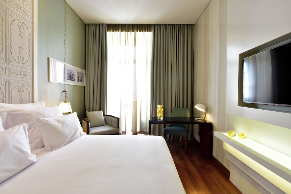 Pousada de Lisboa - Small Luxury Hotels Of The World — Hotel rooms in Lisbon, Lisboa