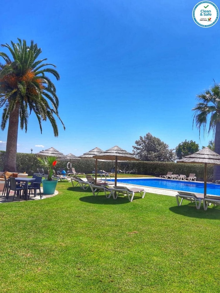 Solar dos Vilarinhos — Swimming pool in Albufeira, Faro