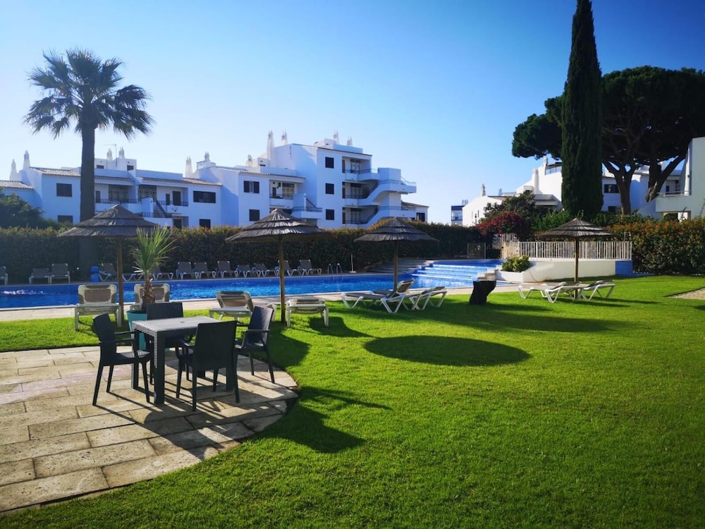 Solar dos Vilarinhos — Swimming pool in Albufeira, Faro
