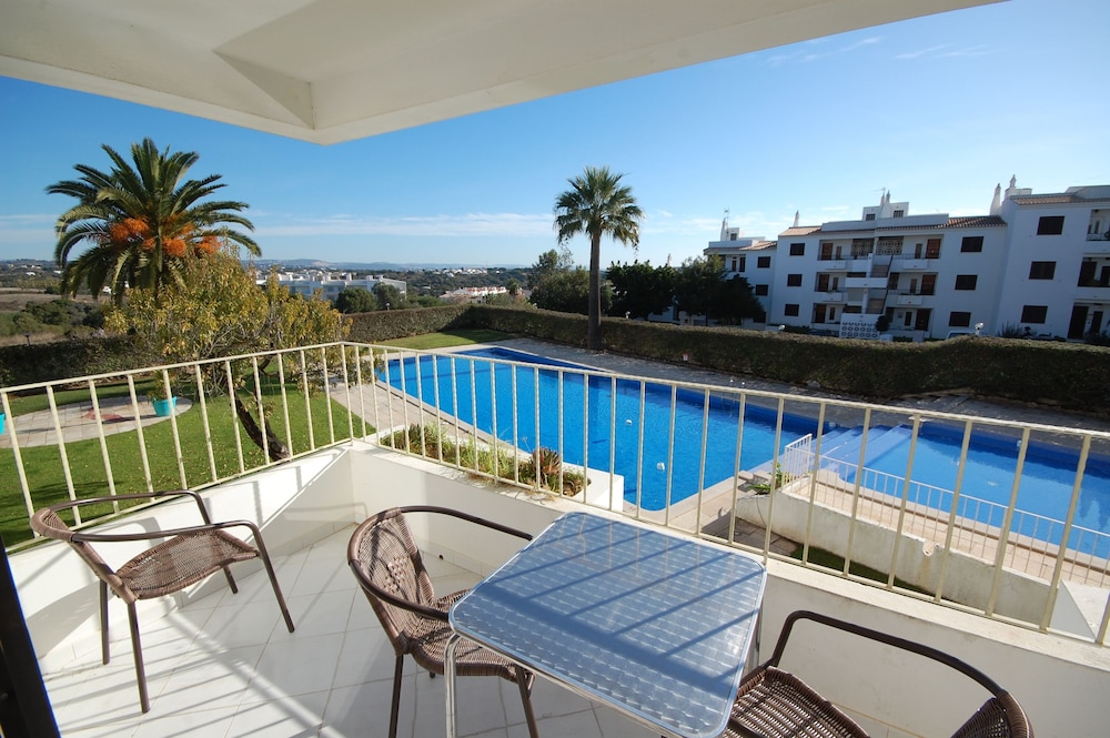 Solar dos Vilarinhos — Swimming pool in Albufeira, Faro