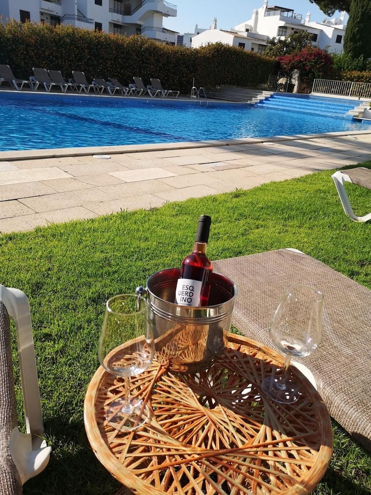 Solar dos Vilarinhos — Swimming pool in Albufeira, Faro