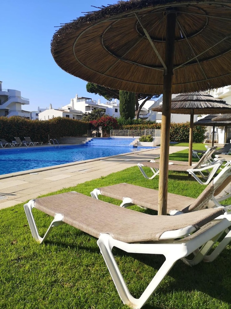 Solar dos Vilarinhos — Swimming pool in Albufeira, Faro