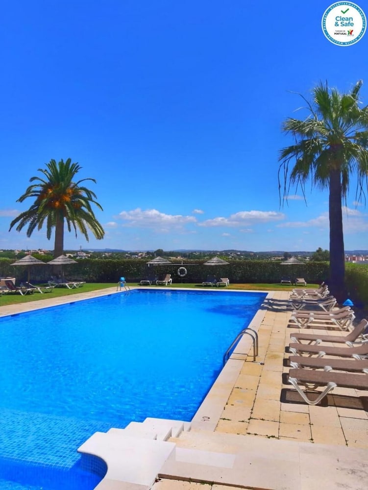 Solar dos Vilarinhos — Swimming pool in Albufeira, Faro