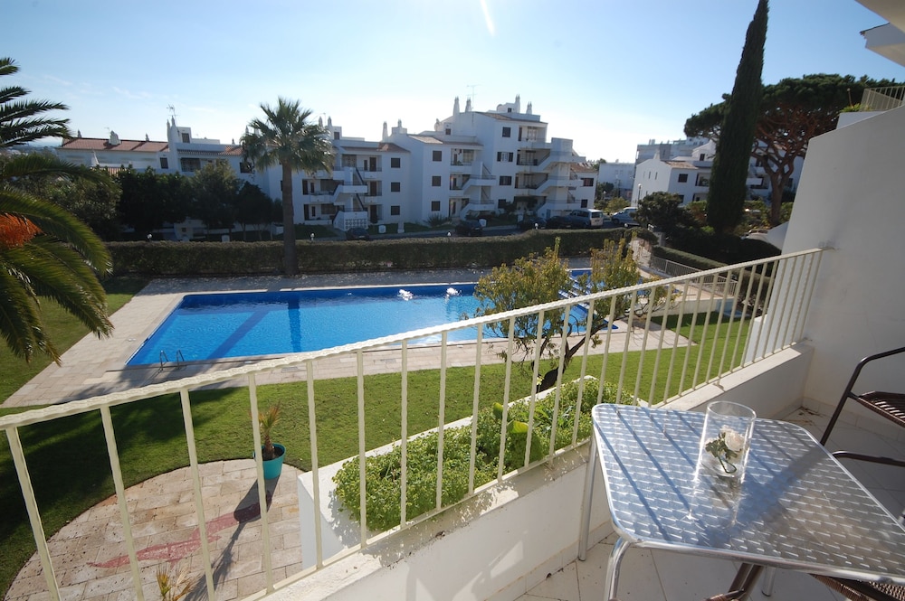 Solar dos Vilarinhos — Swimming pool in Albufeira, Faro