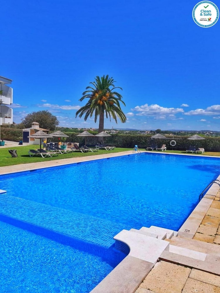 Solar dos Vilarinhos — Swimming pool in Albufeira, Faro