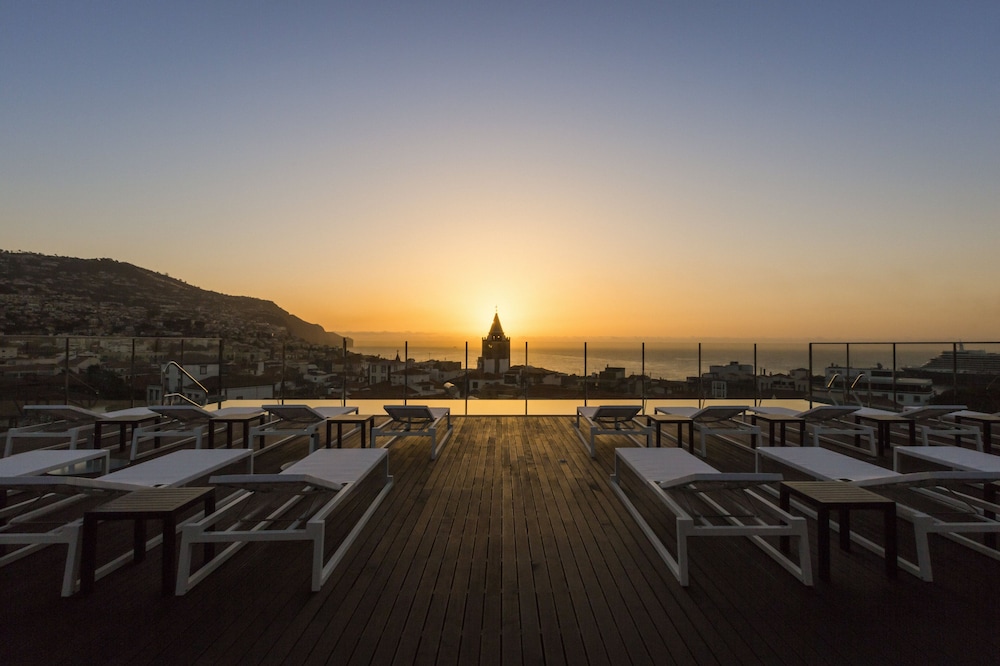 Castanheiro Boutique Hotel — Swimming pool in Funchal, Madeira