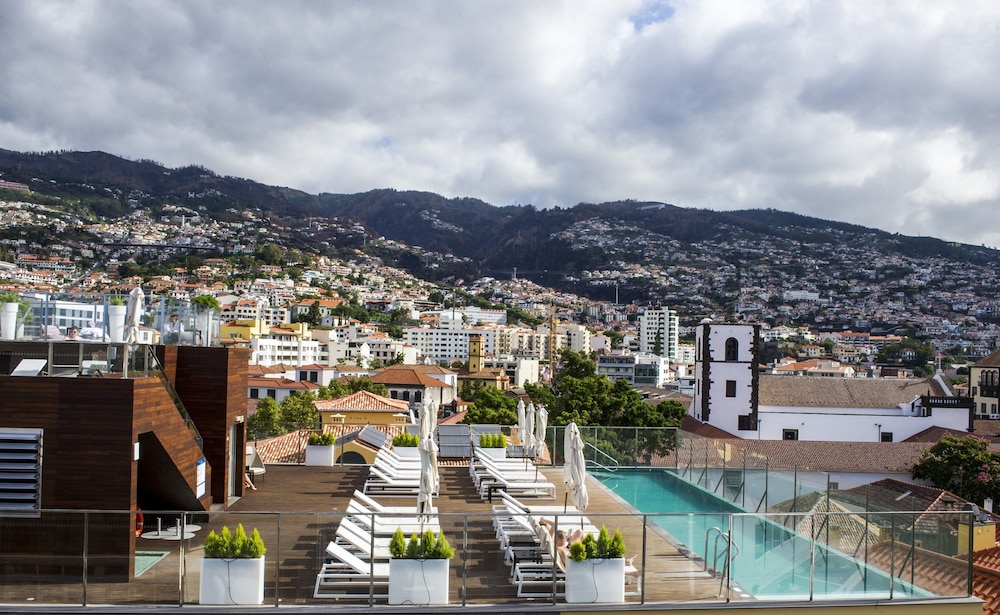 Castanheiro Boutique Hotel — Swimming pool in Funchal, Madeira