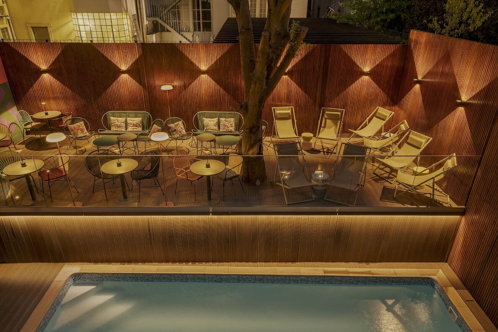 Hotel Vincci Liberdade — Swimming pool in Lisbon, Lisboa