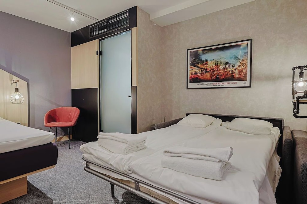Hotel With Urban Deli - zdjęcie 2