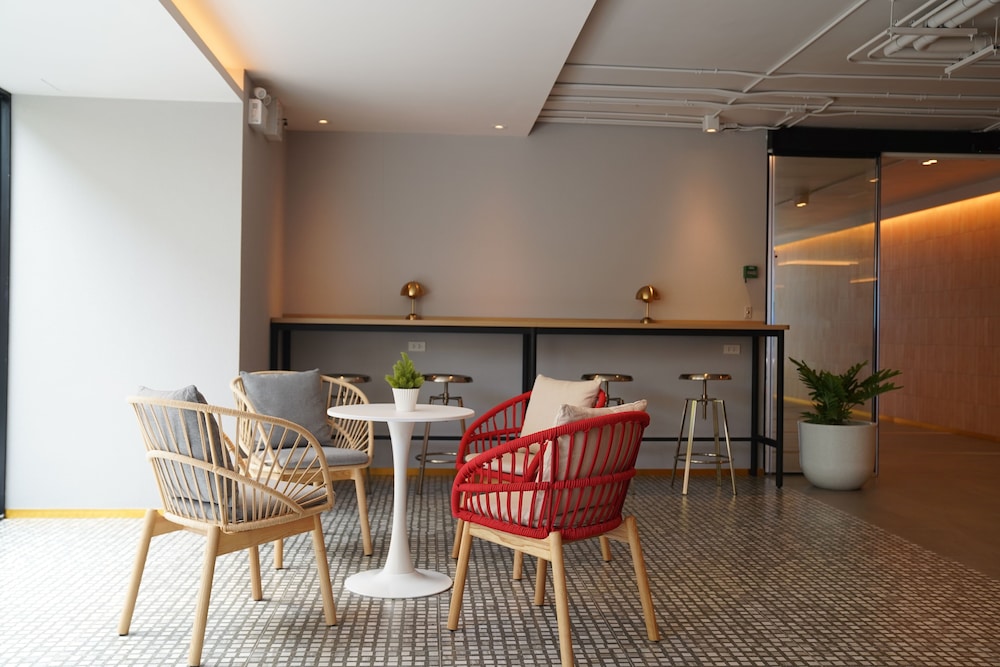 Viewplace Hotel & Residence — Restaurant & bars in Bangkok, Bangkok