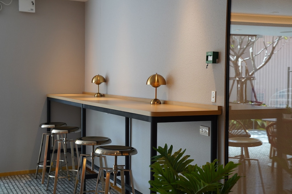 Viewplace Hotel & Residence — Restaurant & bars in Bangkok, Bangkok