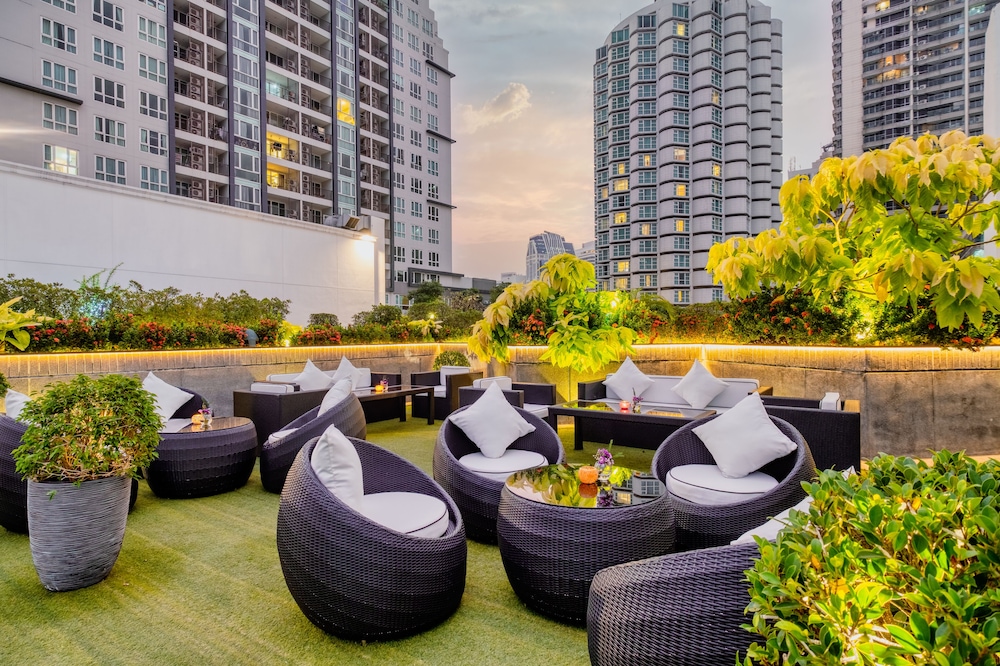 Mövenpick Hotel Sukhumvit 15 Bangkok — Restaurant & bars in Bangkok, Bangkok