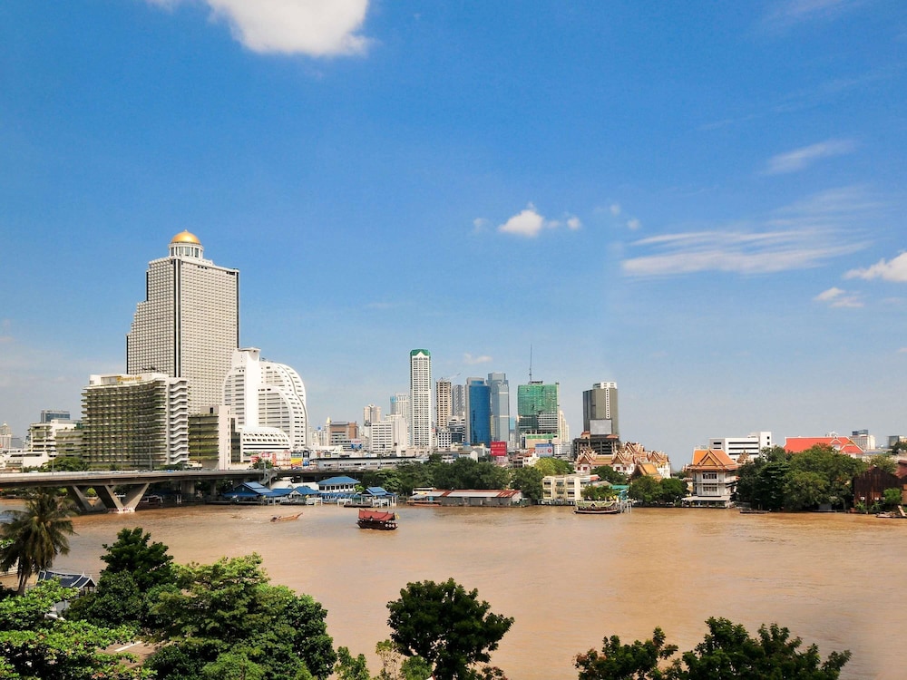 Mövenpick Hotel Sukhumvit 15 Bangkok — Attractions in the area in Bangkok, Bangkok