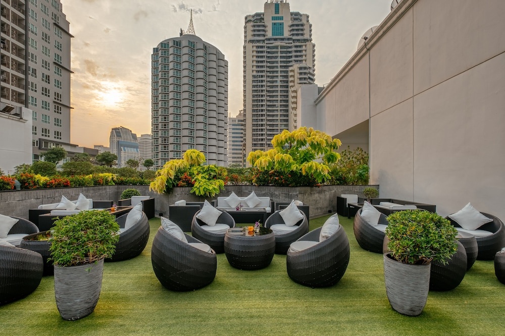 Mövenpick Hotel Sukhumvit 15 Bangkok — Hotel building in Bangkok, Bangkok
