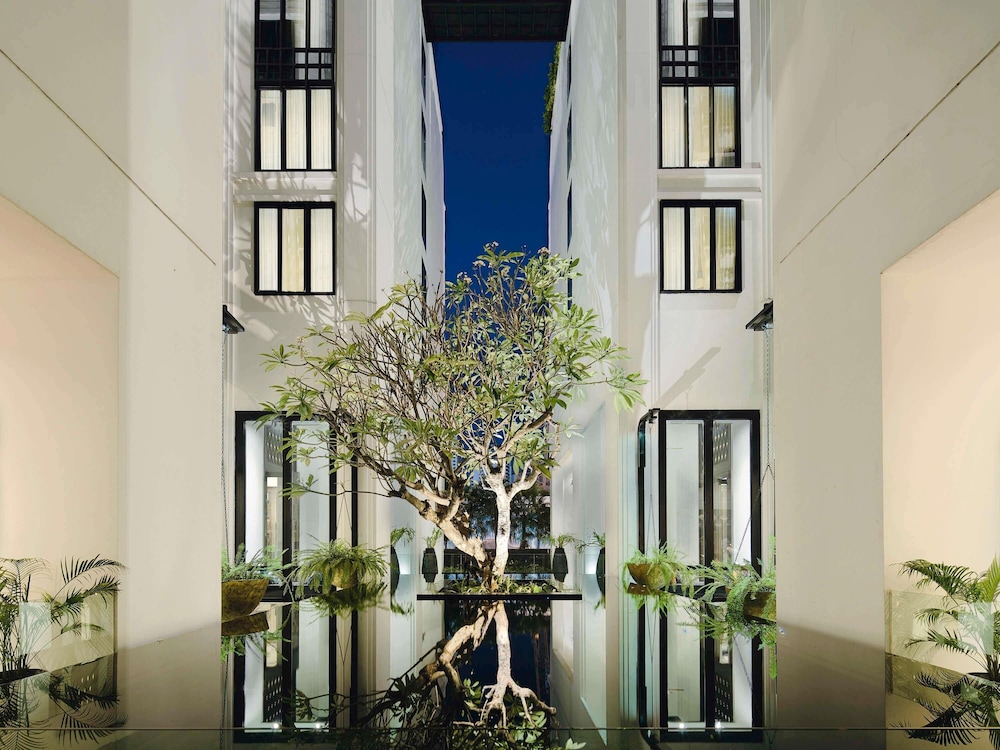 Mövenpick Hotel Sukhumvit 15 Bangkok — Hotel building in Bangkok, Bangkok